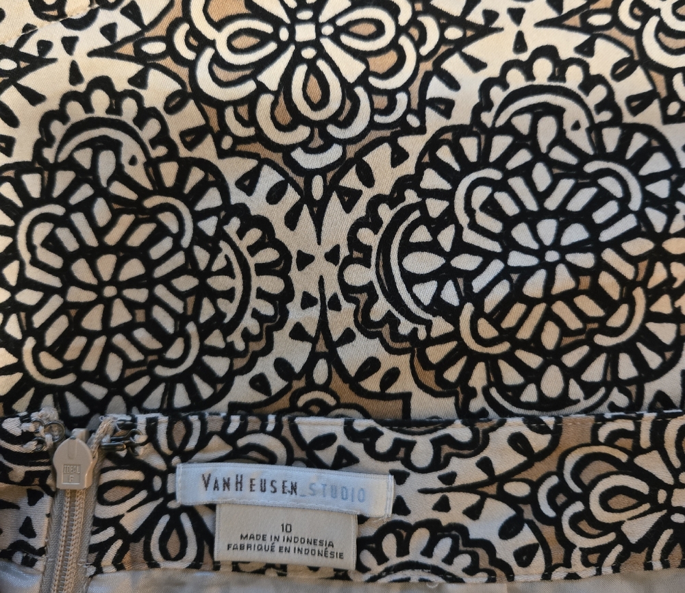 Van Heusen Black and White and Cream Medallion Skirt 10